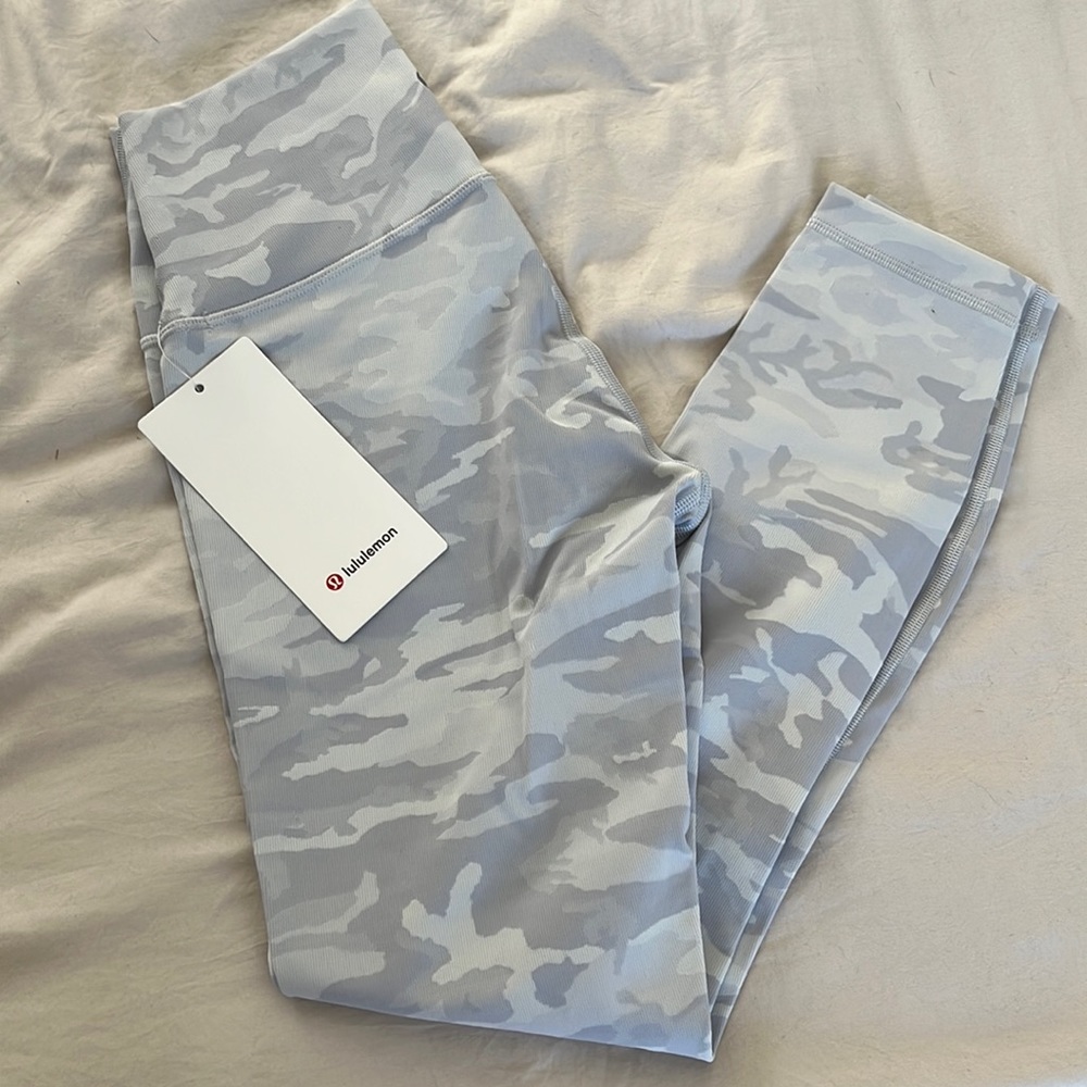 NWT Lululemon Pants, size 6
